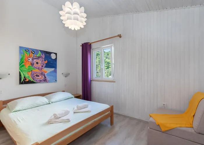 Leonardo Mit Blick Auf Wasser By Interhome